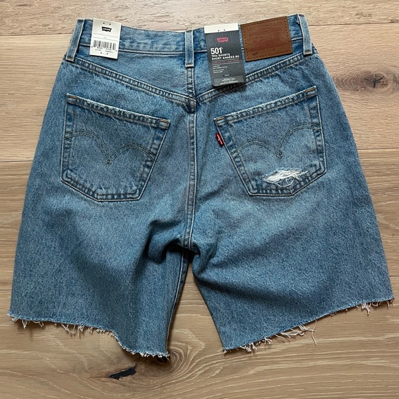 NWT Levi’s Shorts 501 90s Shorts | US26 - Picture 6 of 9